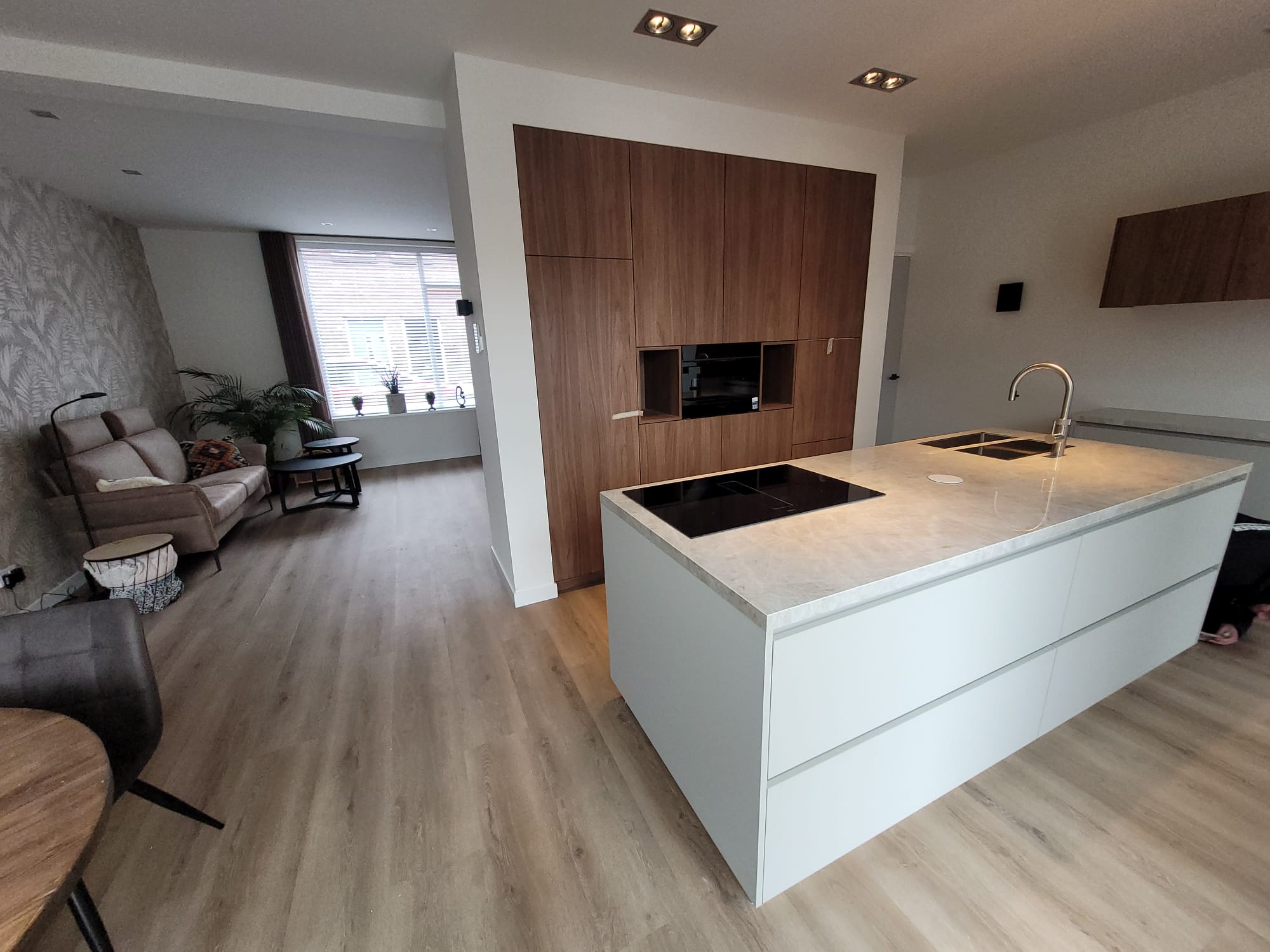 Maatwerk keuken met kastenwand